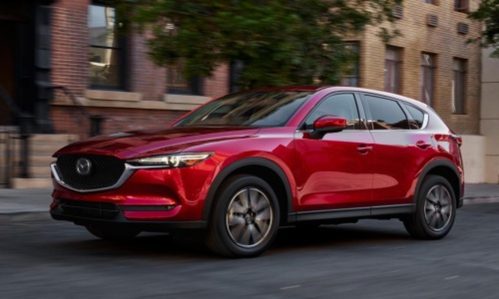 Sau hai thị trường Nhật Bản và Mỹ,  Mazda CX-5 đời 2017 hoàn toàn mới cũng đã chính thức được hãng xe Nhật Bản bán cho ra tại thị trường Anh Quốc. Được biết thế hệ đầu tiên của CX-5 ra mắt vào năm 2012 cũng từng được đánh giá là mẫu xe bán chạy tại thị tường này.